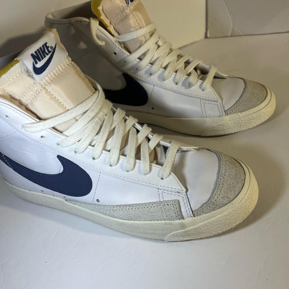 Nike Mid Blazer women’s size 9 great Condition